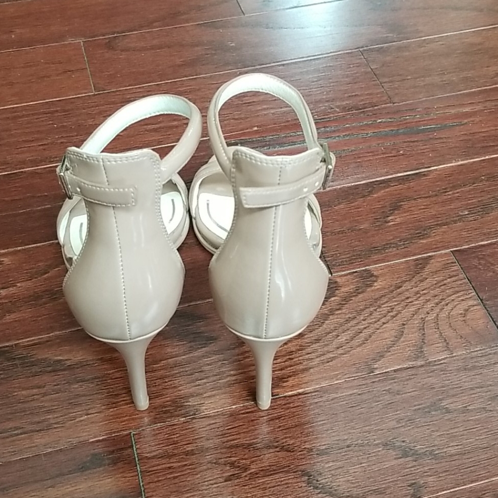 Shoe - Picture 3 of 3